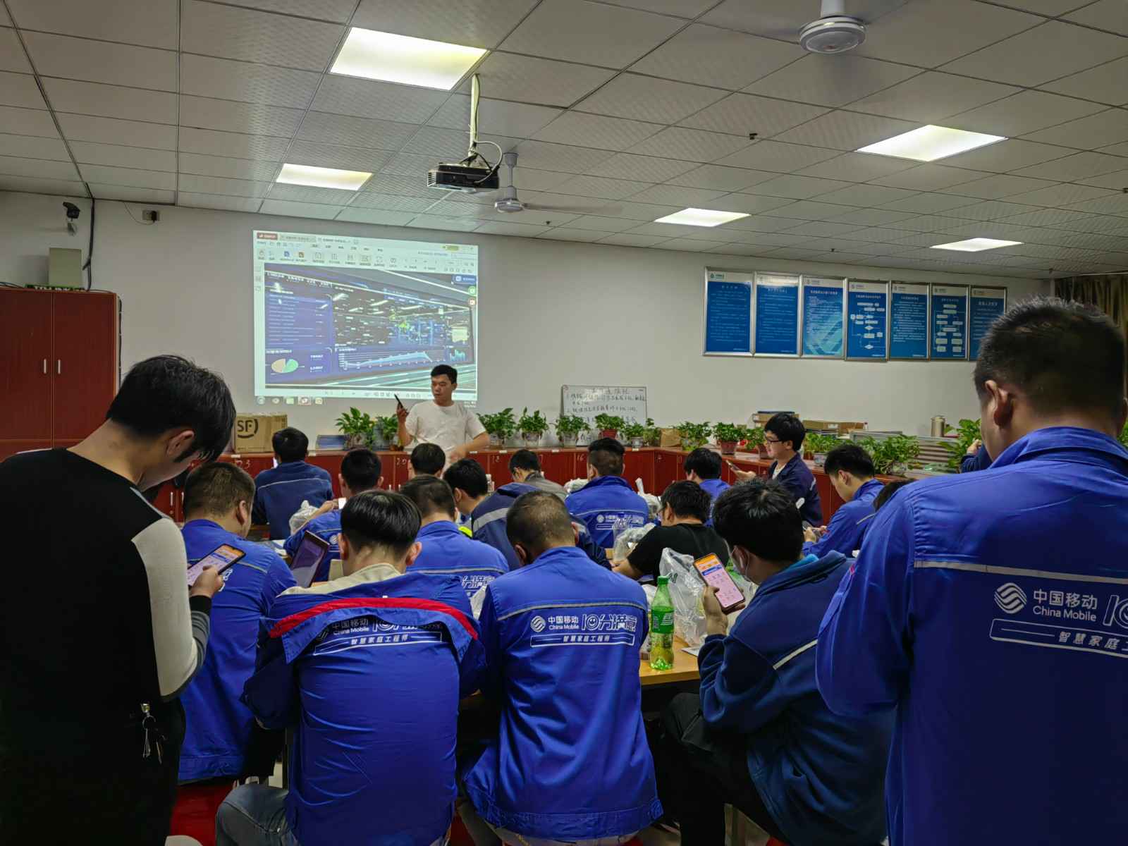 郑州张伟农业生态工程有限公司为中移铁通有限公司安全用电培训